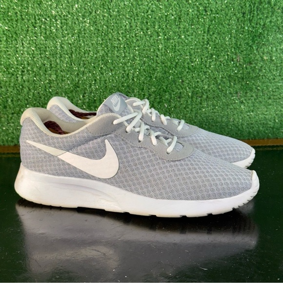 Nike Tanjun Light Gray White Running Shoes 813655010 Women’s Size 7 - Picture 1 of 6